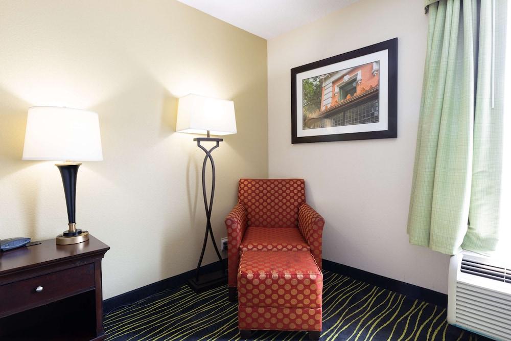 Hampton Inn Columbia I-26/Harbison Blvd Екстер'єр фото